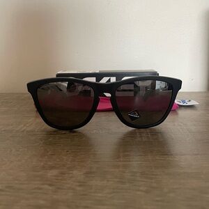 Oakley Frogskins Matte Black, Prizm Black Polarized Lens - NEW IN BOX